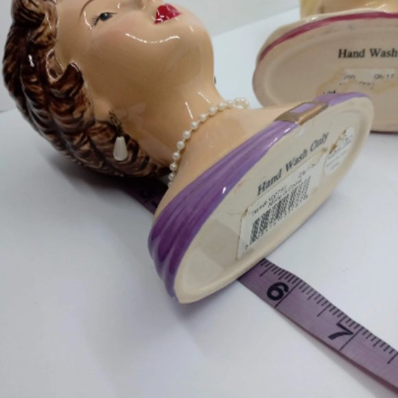 Vintage set of 2 Lady head Vase collectibles - Picture 7 of 7